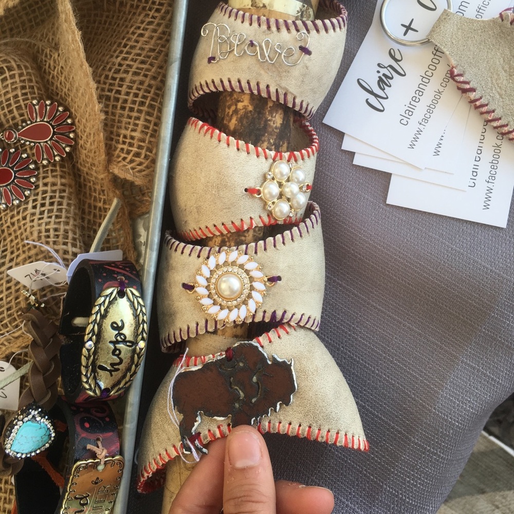 Baseball cuff bracelets - Picture 3 of 3